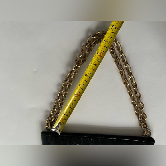 Elegant Black Women's Bag with Gold Chain - Picture 7 of 11